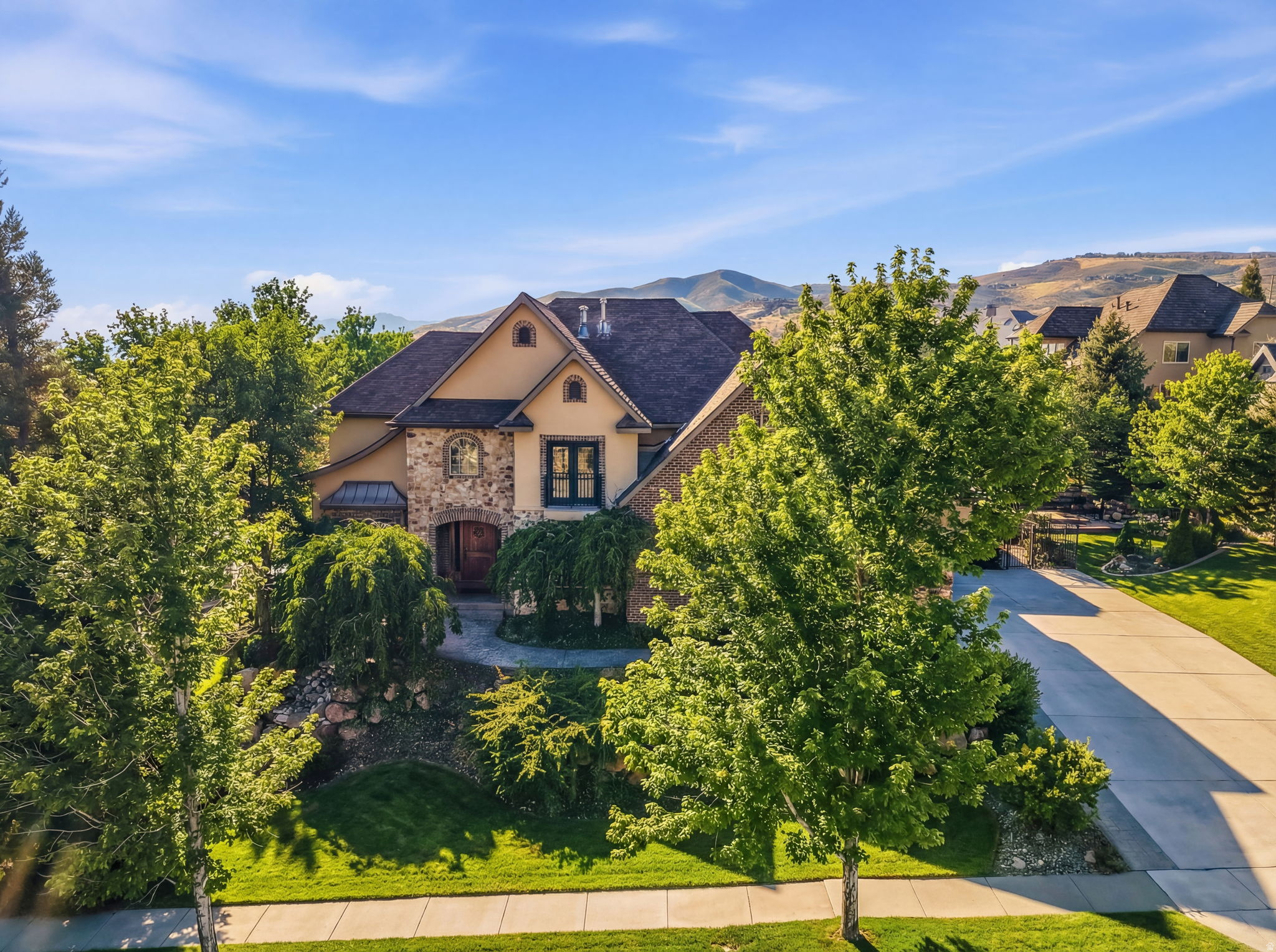 TWIN BRIDGES - Residential