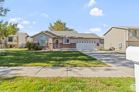 Photo of 1501 N 2225 W, Clinton, UT 84015 (MLS # 2192080)