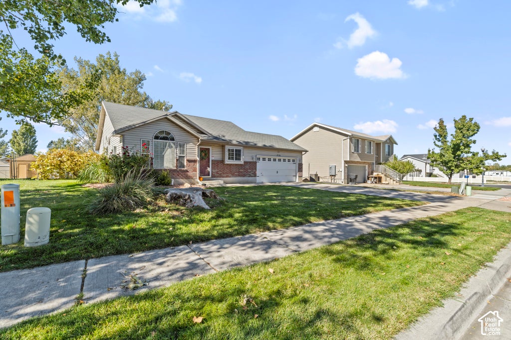 Photo of 1501 N 2225 W, Clinton, UT 84015 (MLS # 2192080)