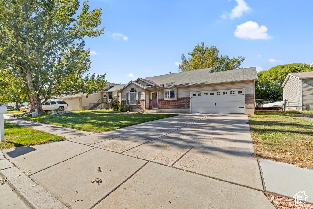 Photo of 1501 N 2225 W, Clinton, UT 84015 (MLS # 2192080)