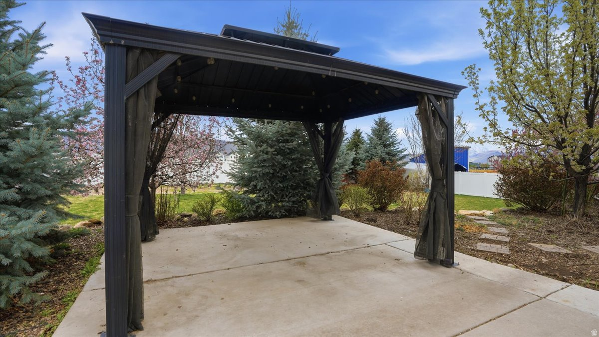 MAJESTIC MOUNTAIN AC - Residential