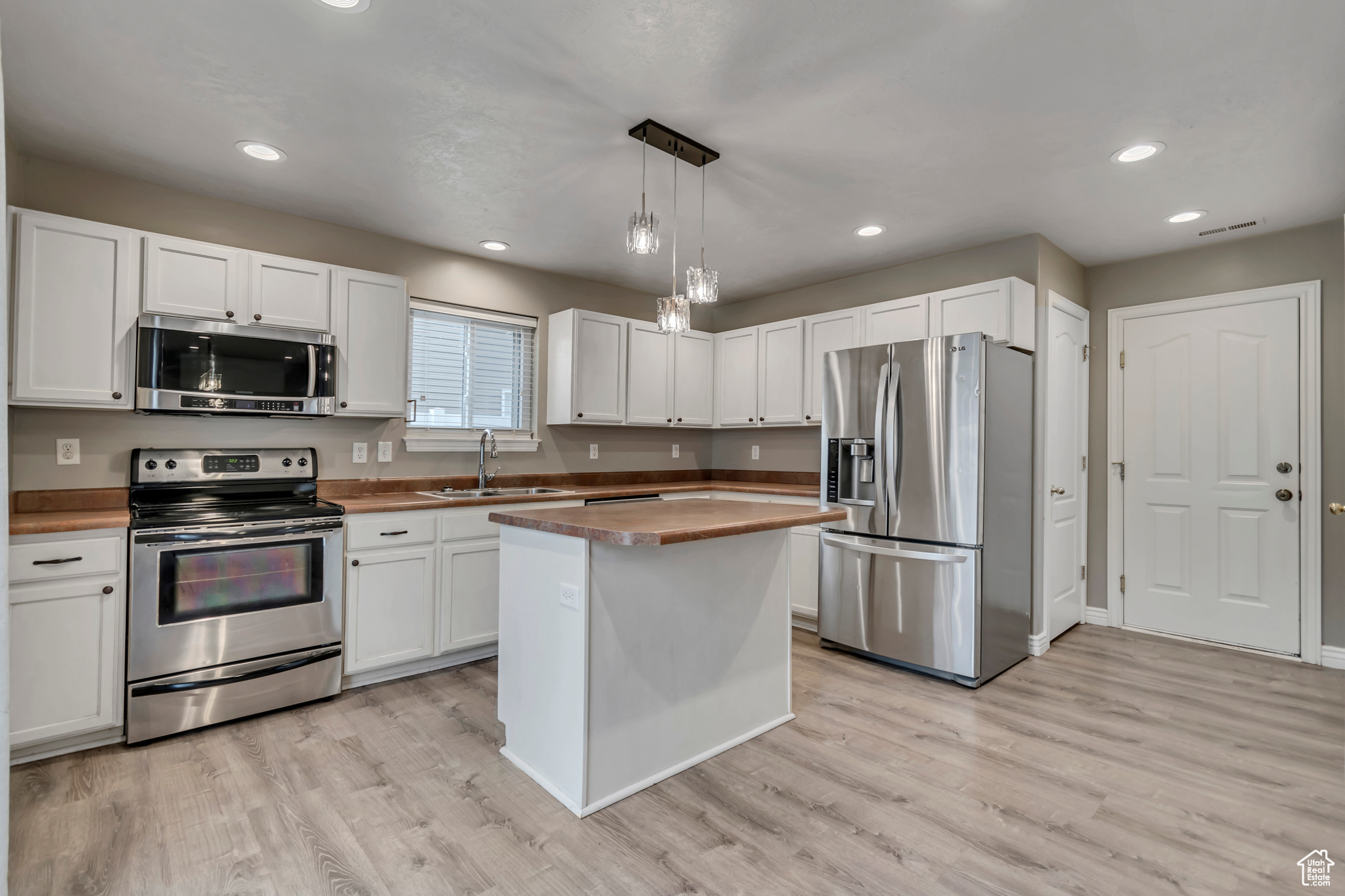2206 E Loch Lomond Dr, Saratoga Springs, Utah image 9