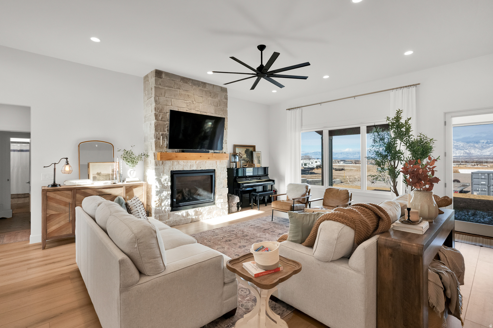 MEADOWS - Residential