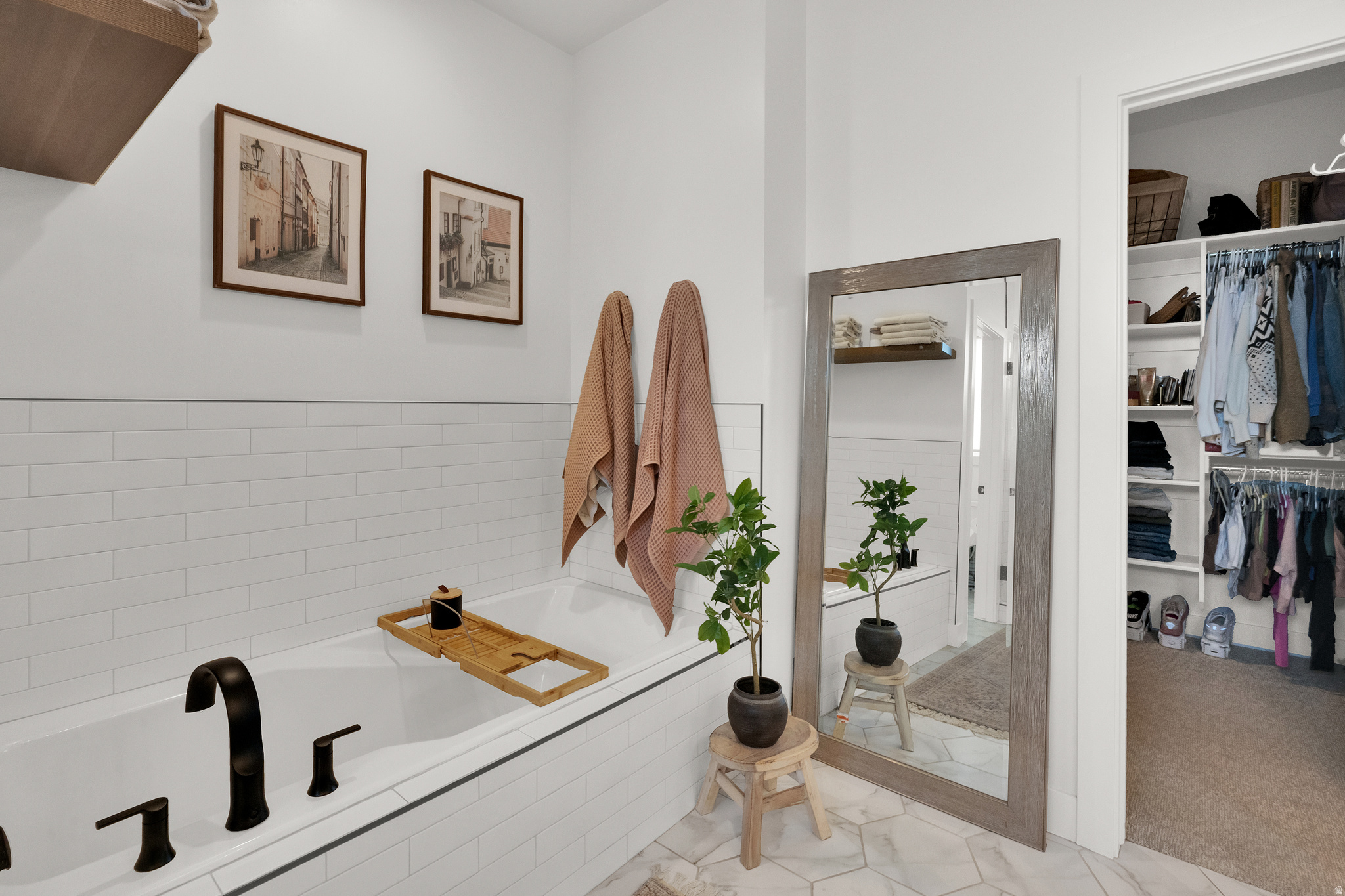 MEADOWS - Residential