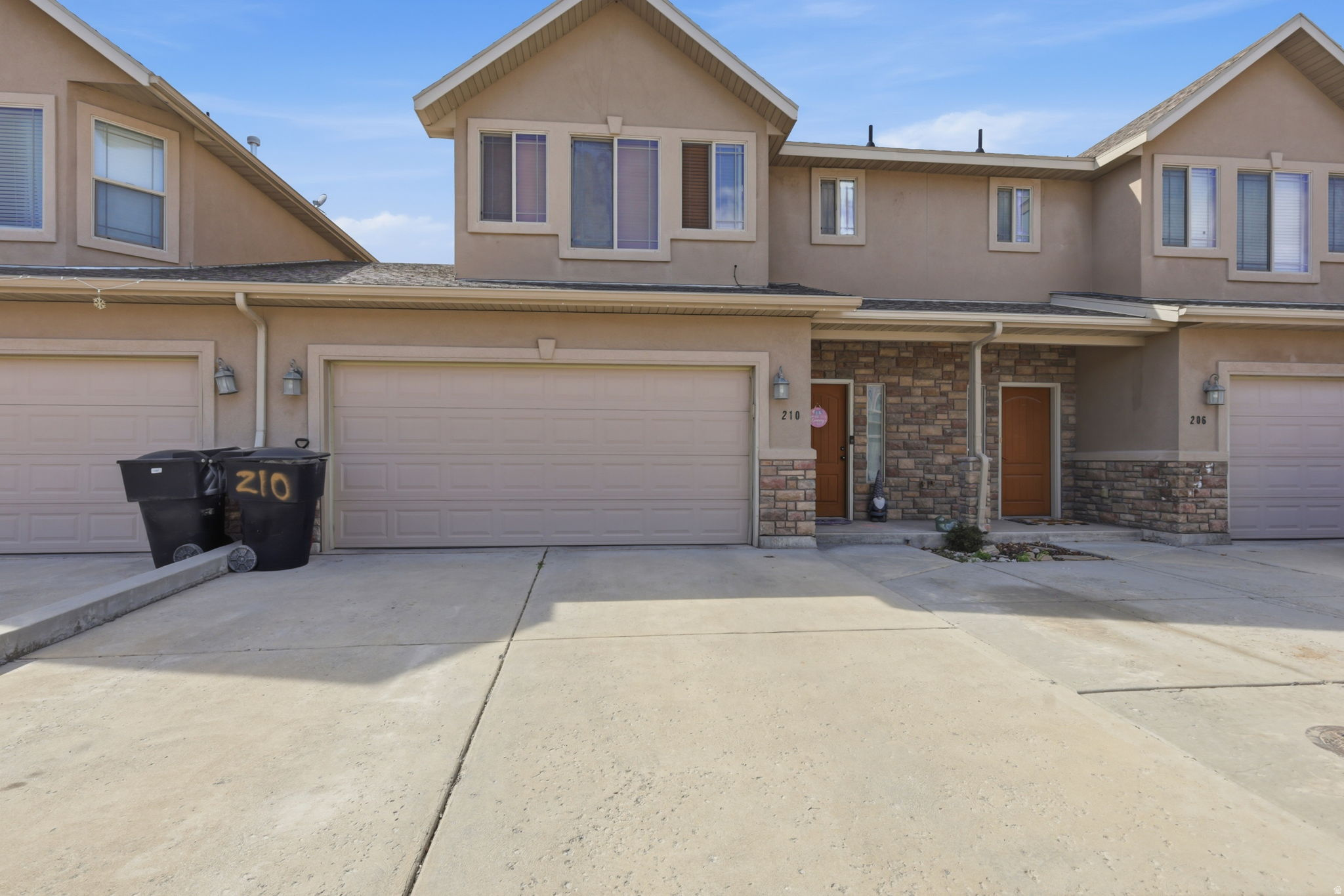 COUNTRY MEADOW TOWNHOMES - Residential