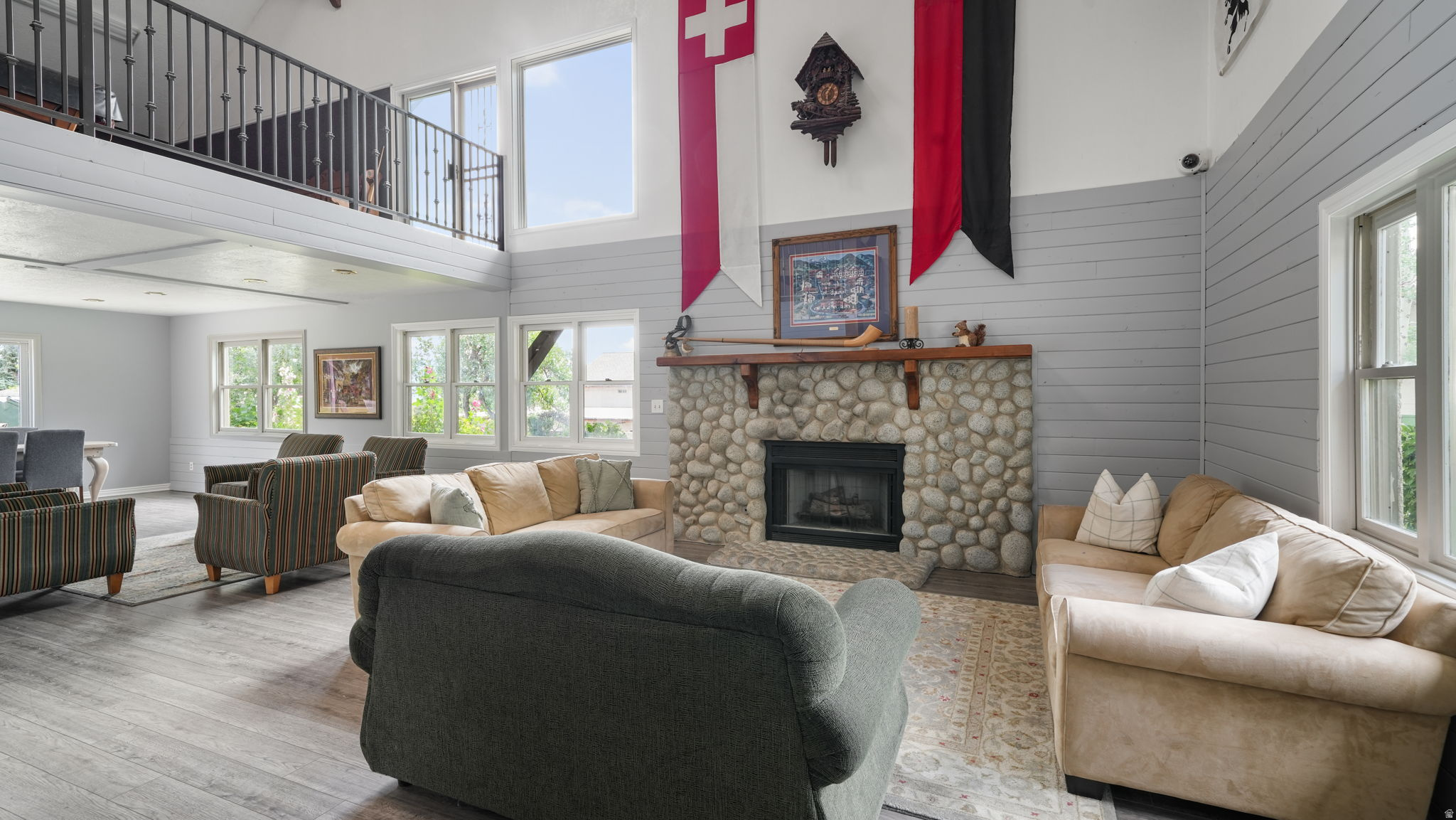 SWISS OAKS CONDOMINIUMS - Residential