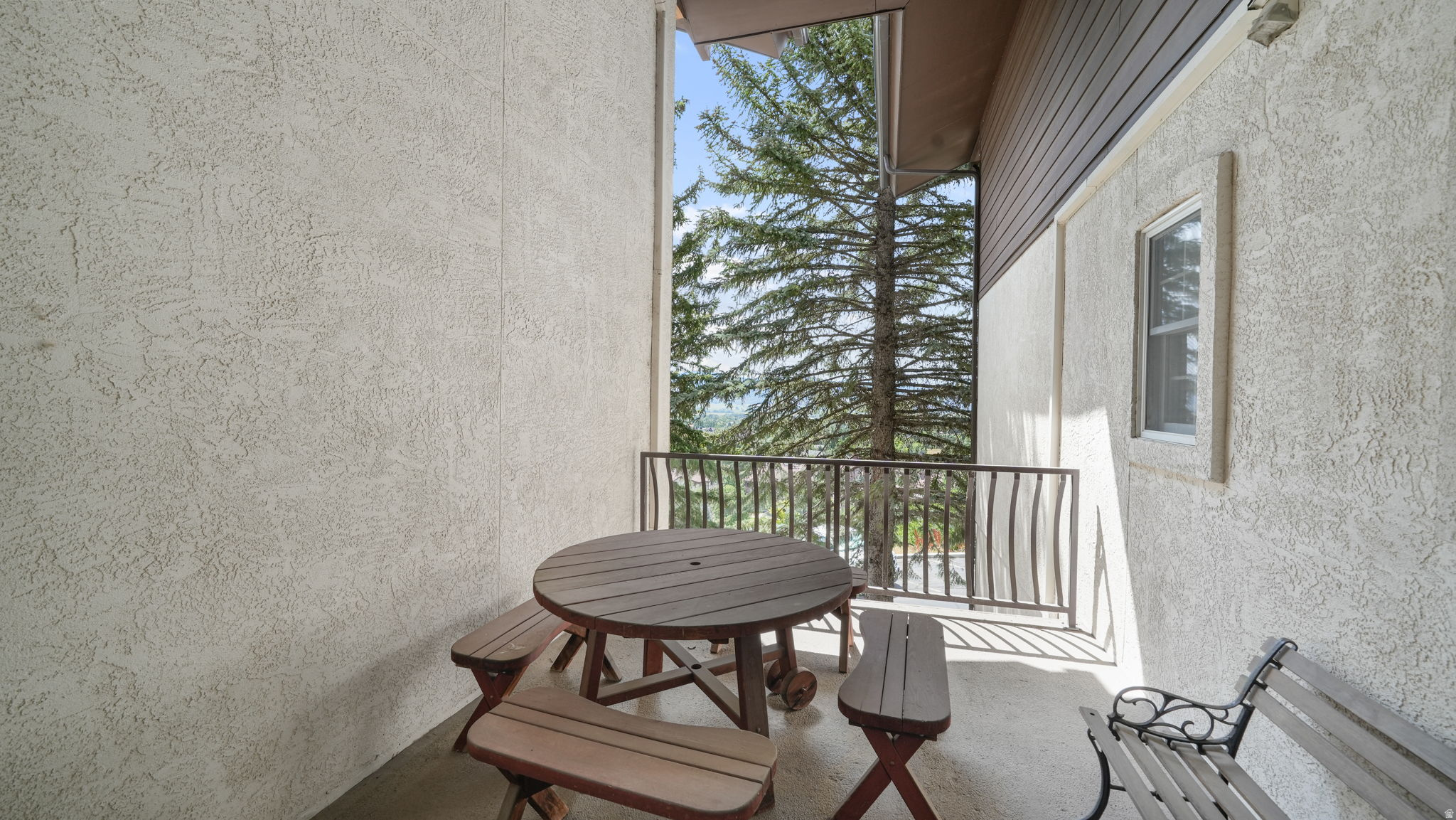 SWISS OAKS CONDOMINIUMS - Residential