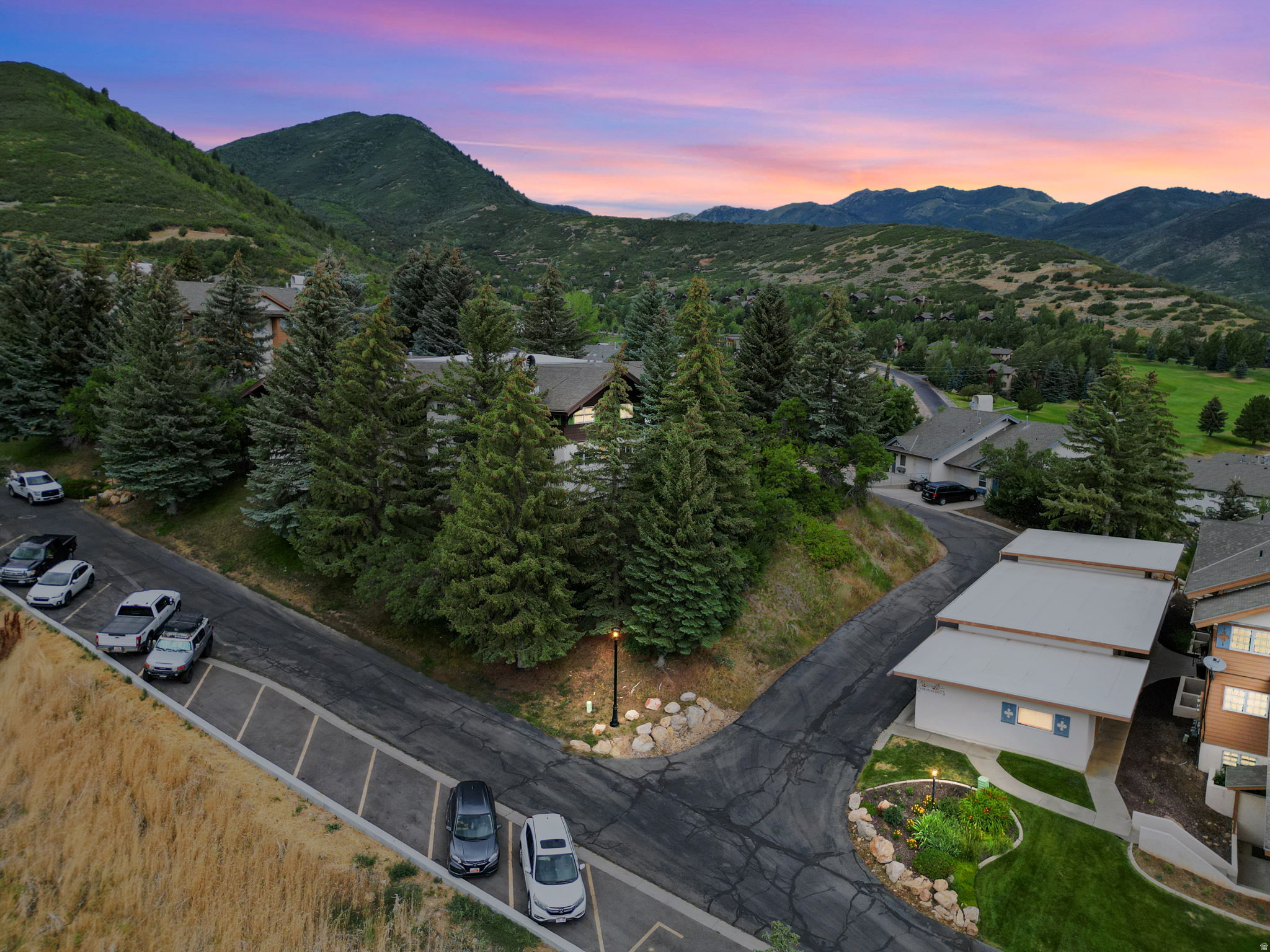 SWISS OAKS CONDOMINIUMS - Residential