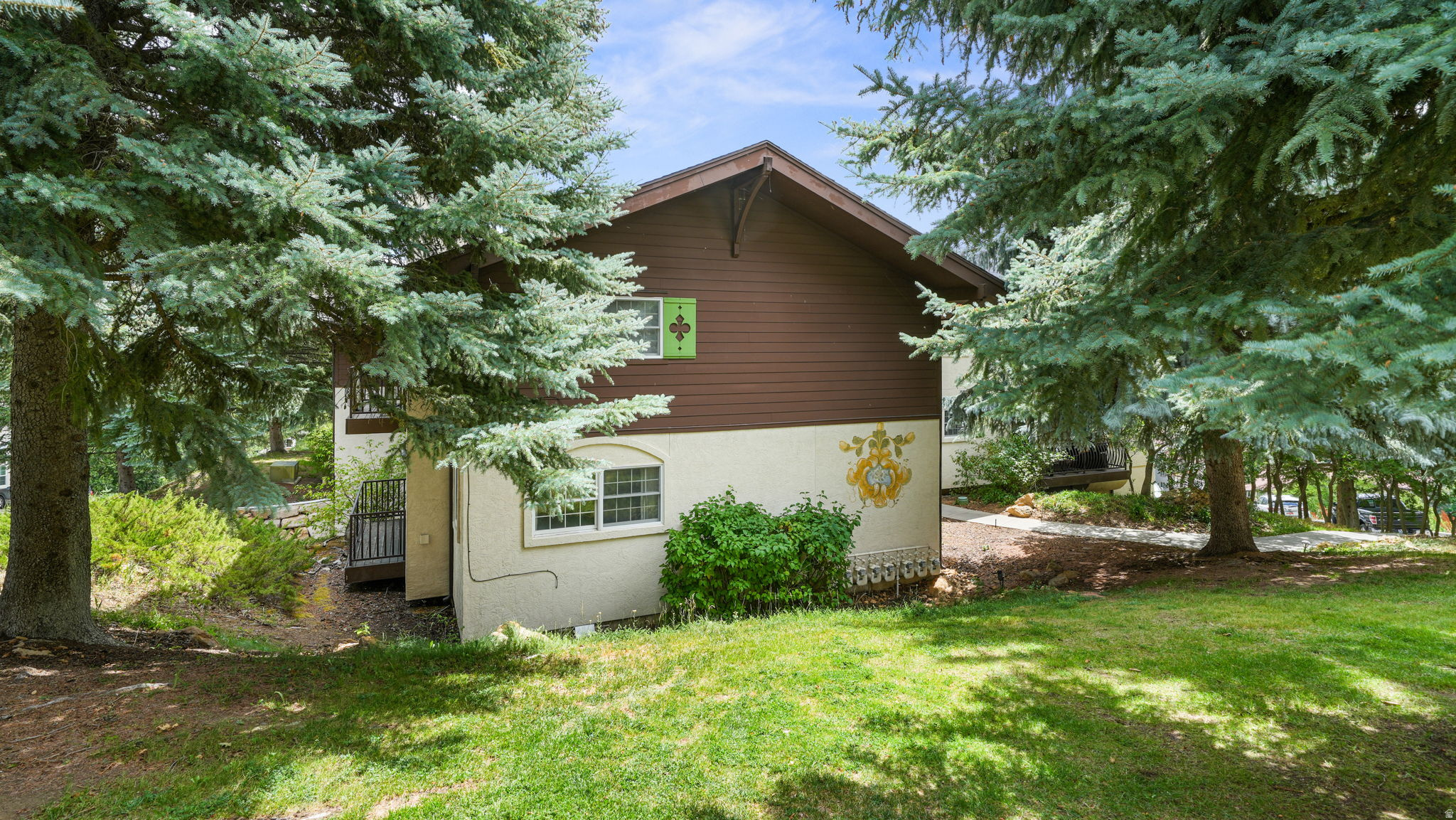 SWISS OAKS CONDOMINIUMS - Residential