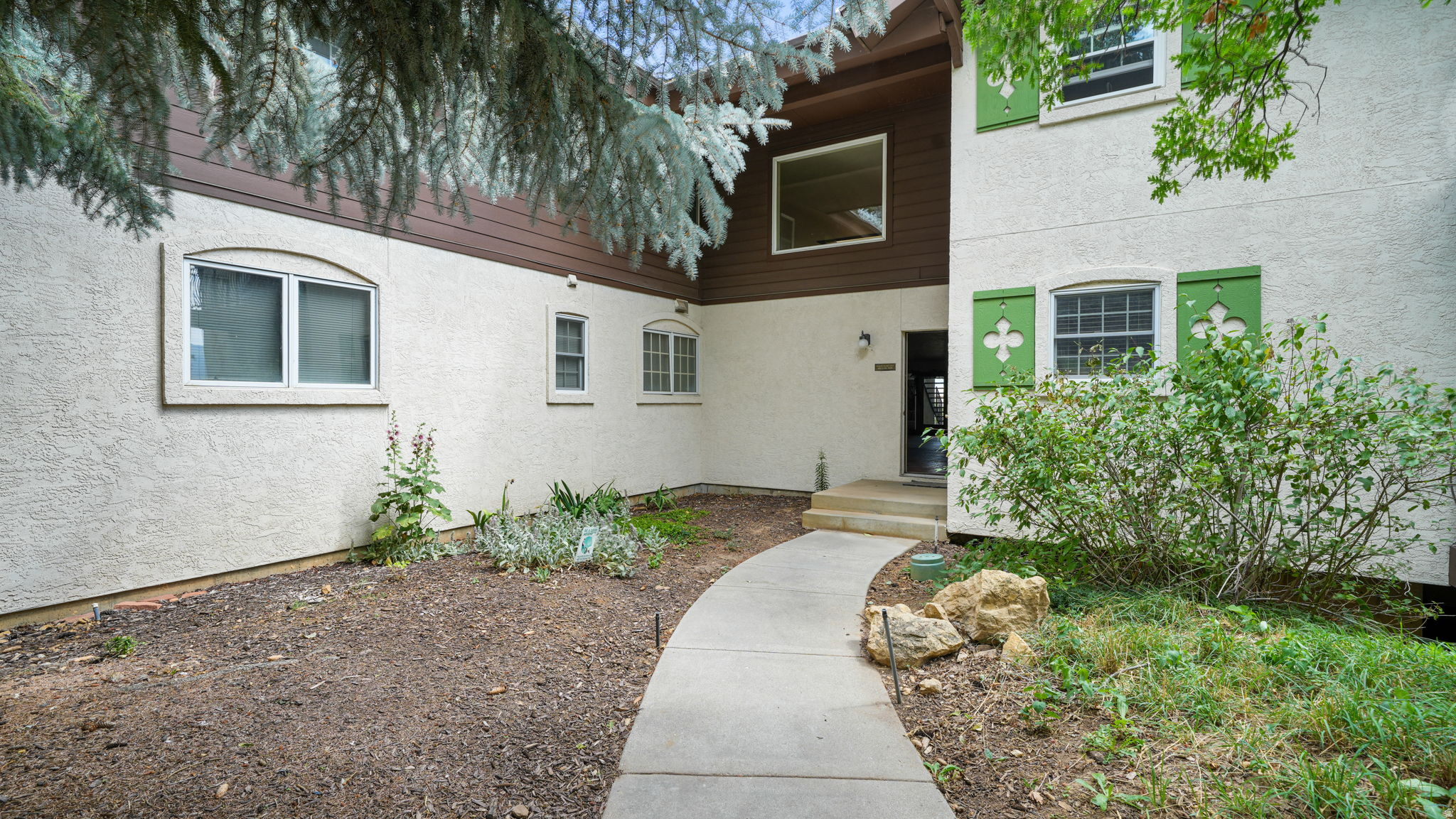 SWISS OAKS CONDOMINIUMS - Residential