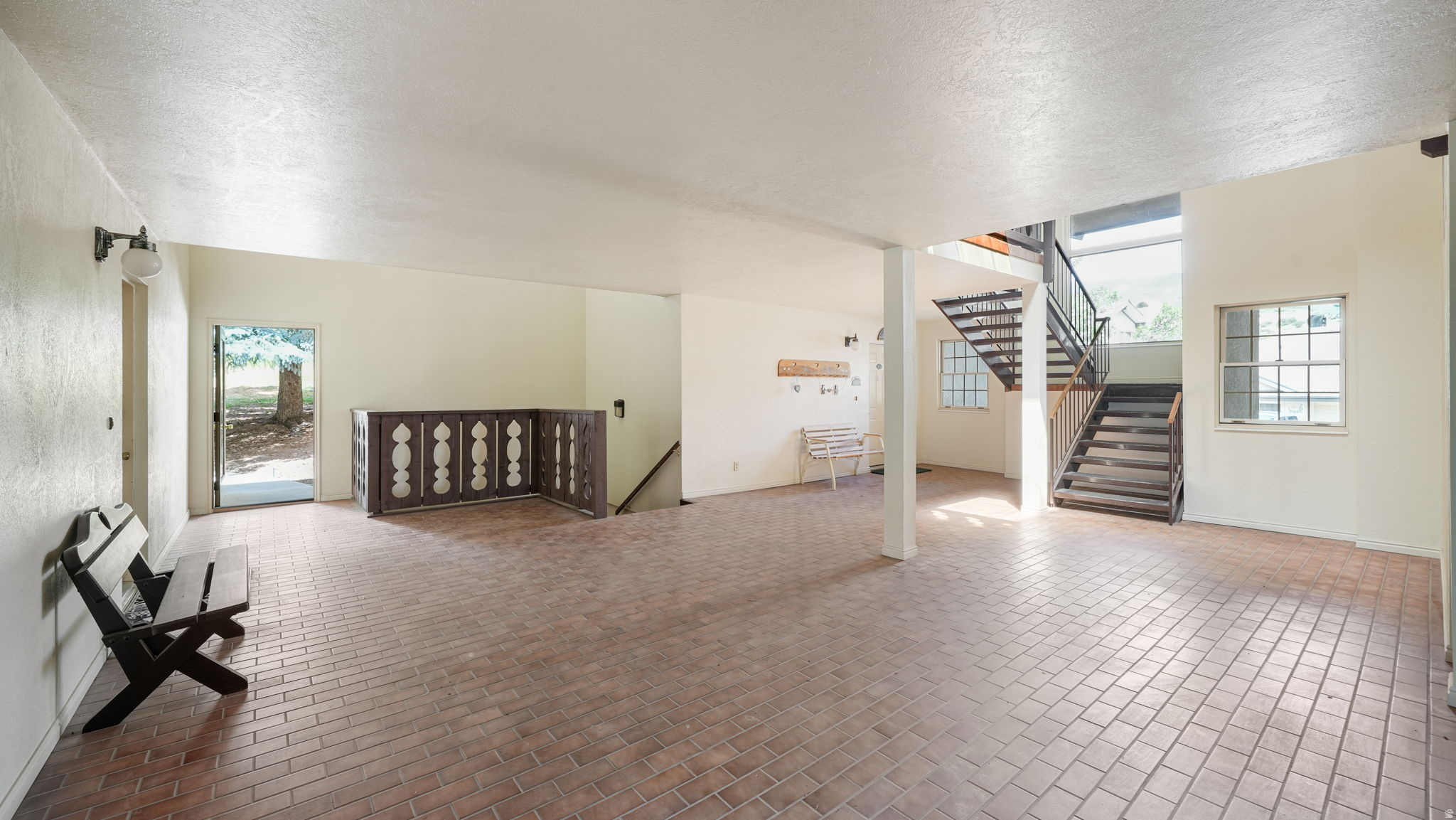 SWISS OAKS CONDOMINIUMS - Residential