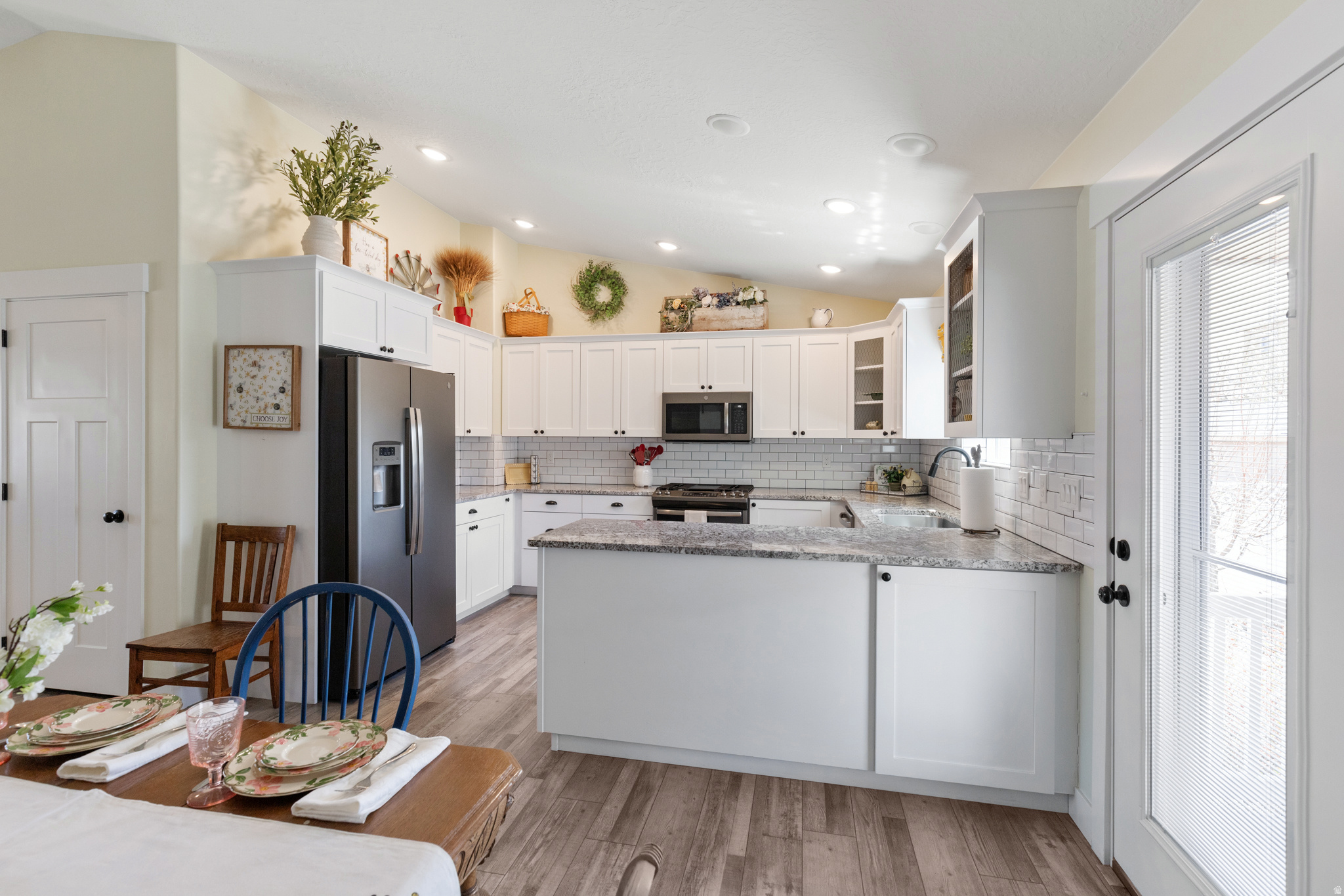 EQUESTRIAN POINTE - Residential