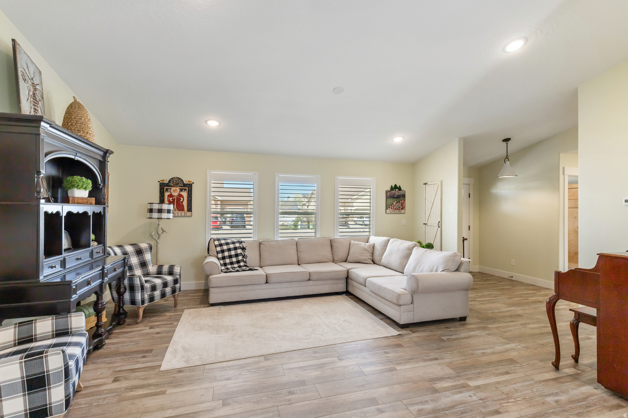 EQUESTRIAN POINTE - Residential