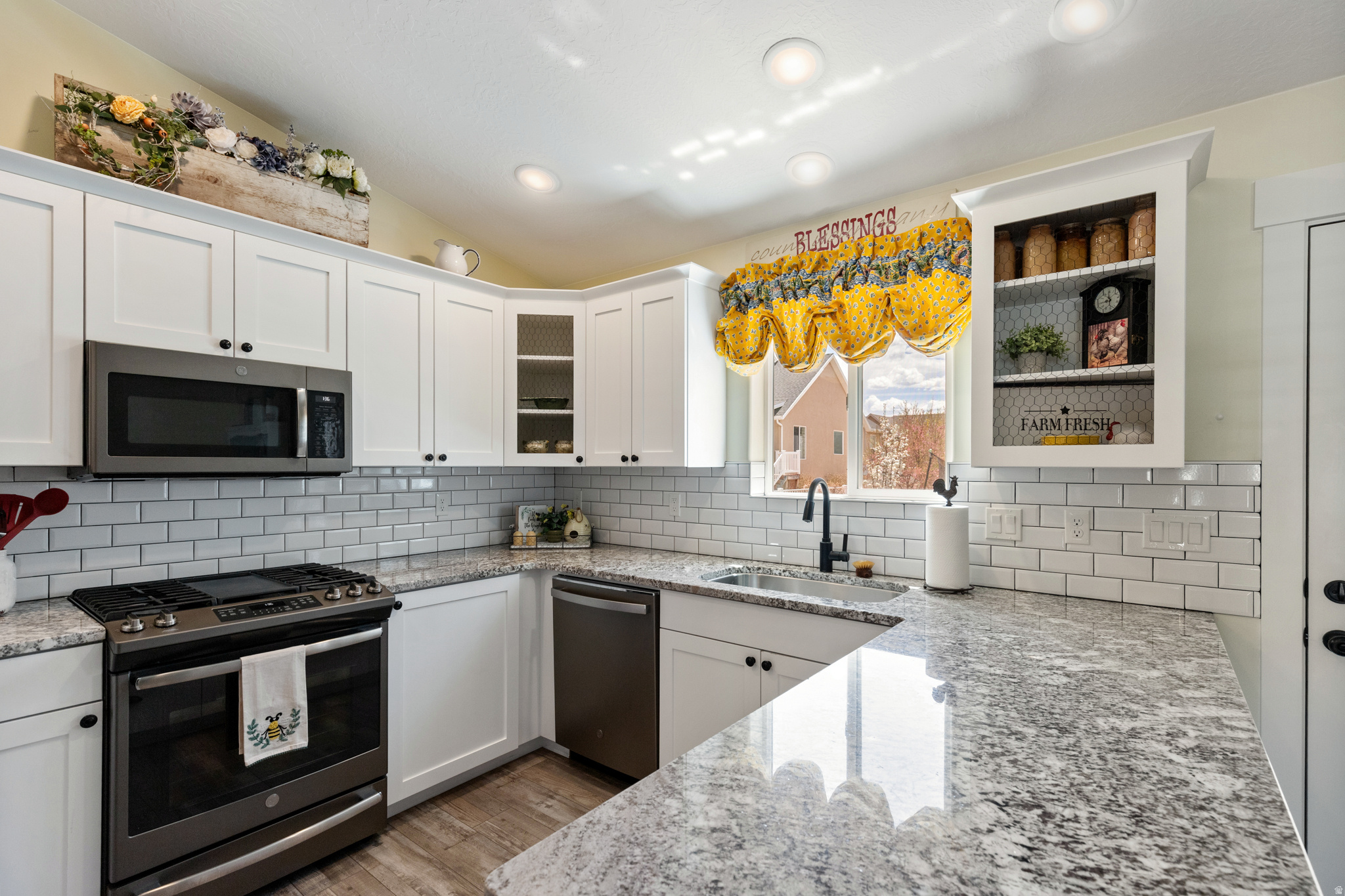 EQUESTRIAN POINTE - Residential