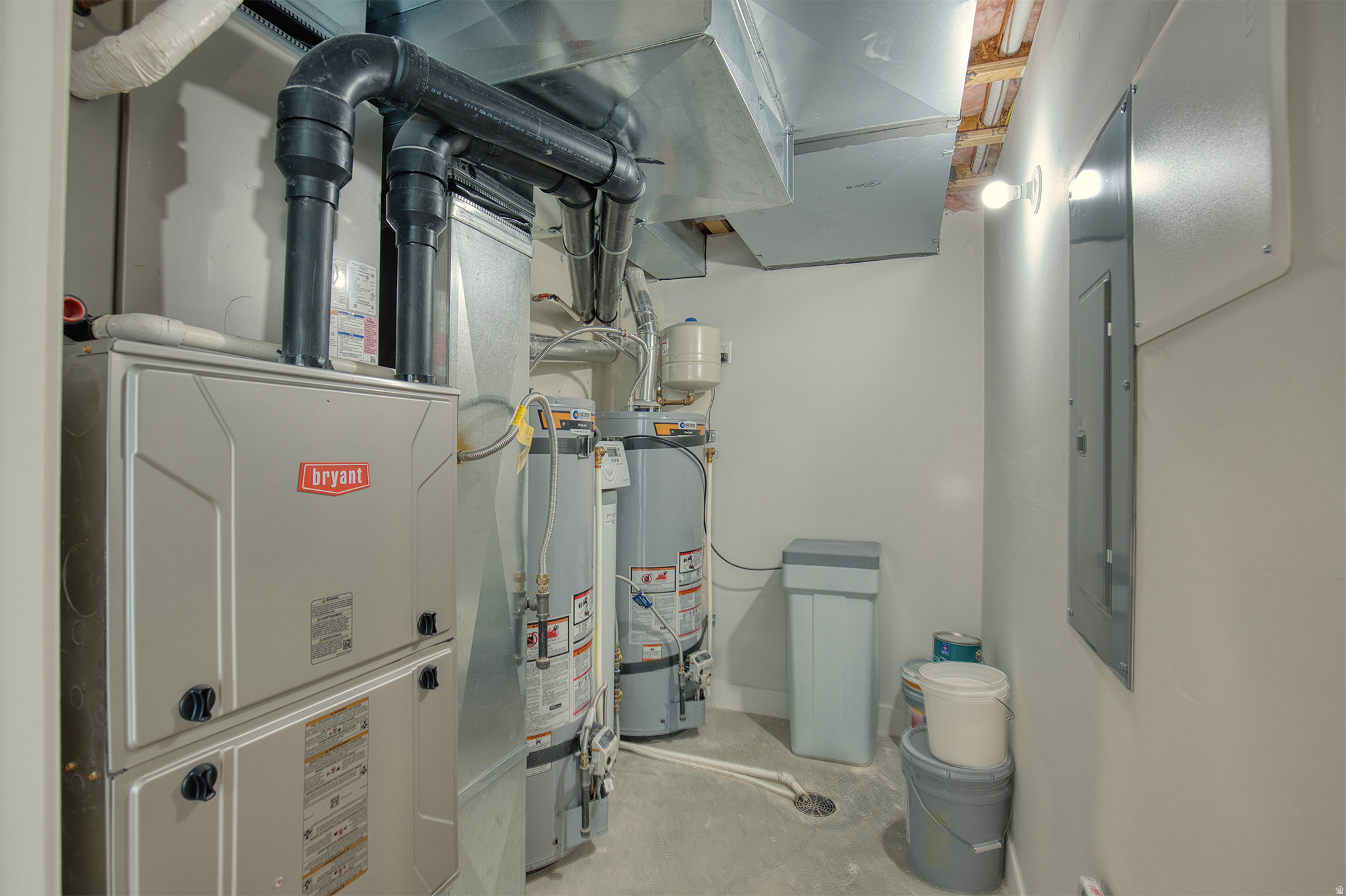 EQUESTRIAN POINTE - Residential