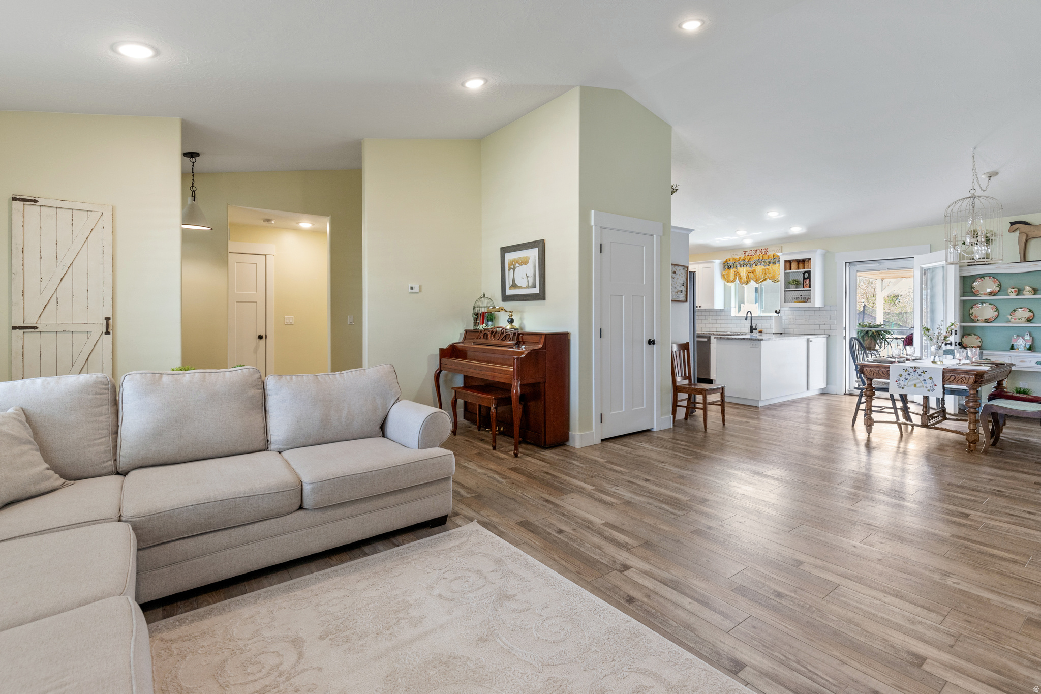 EQUESTRIAN POINTE - Residential