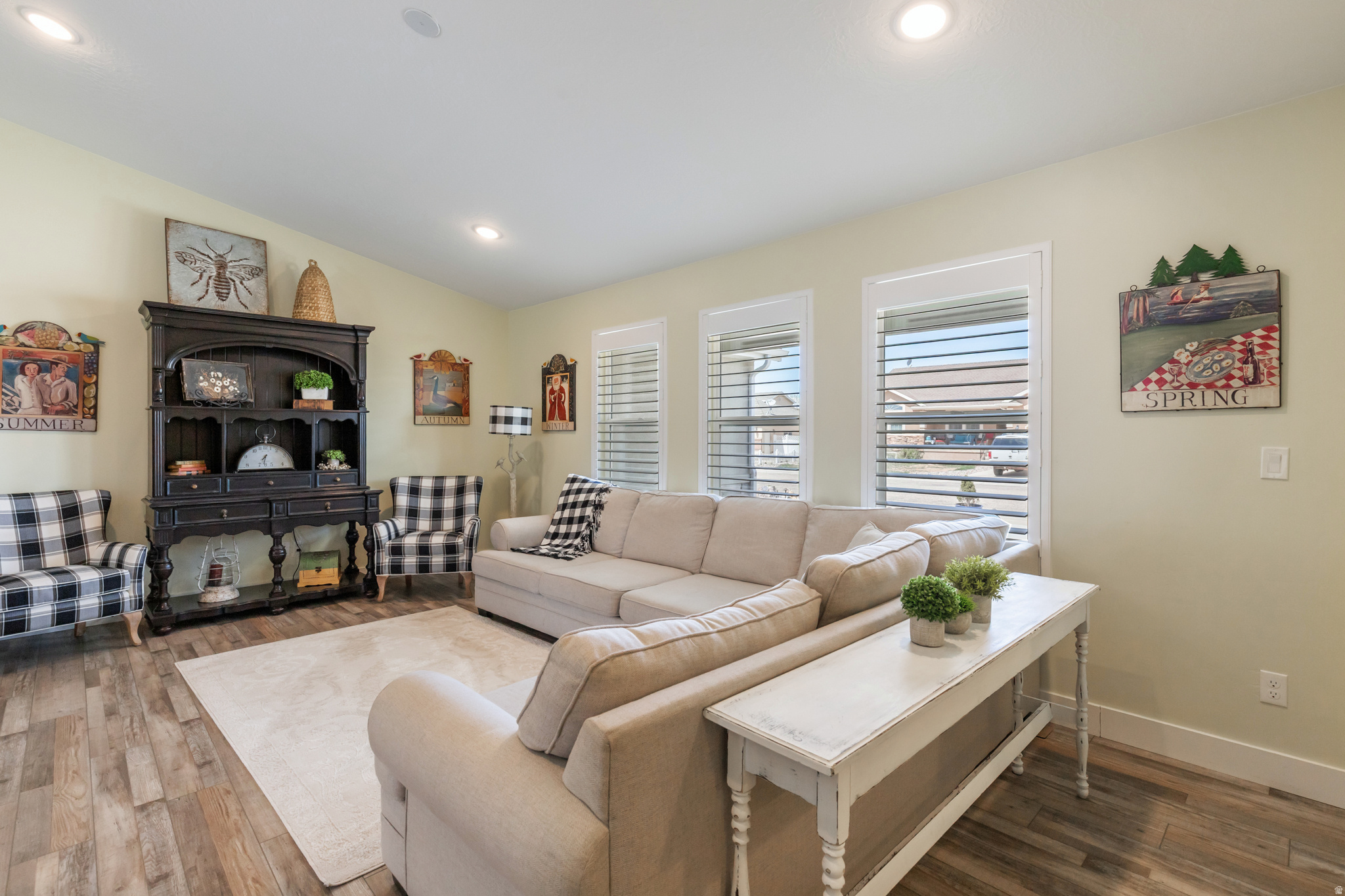 EQUESTRIAN POINTE - Residential