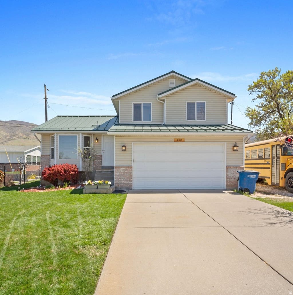 Photo of 450 N 200 E, Bountiful, UT 84010 (MLS # 2168462)
