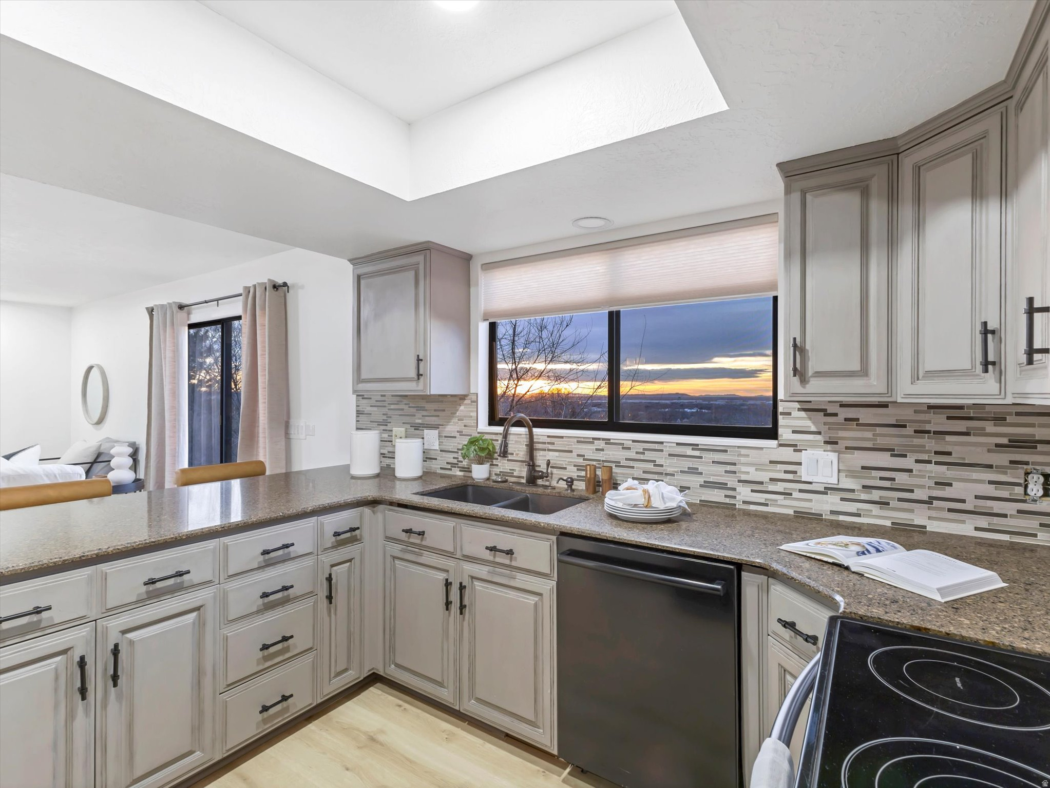 JUMPOFF CANYON - Residential