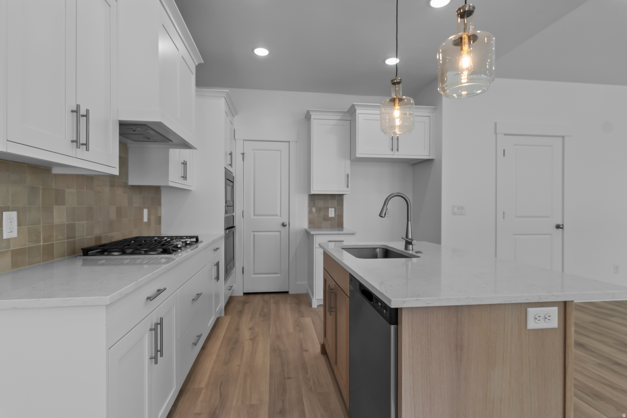 ENVISION ESTATES - Residential