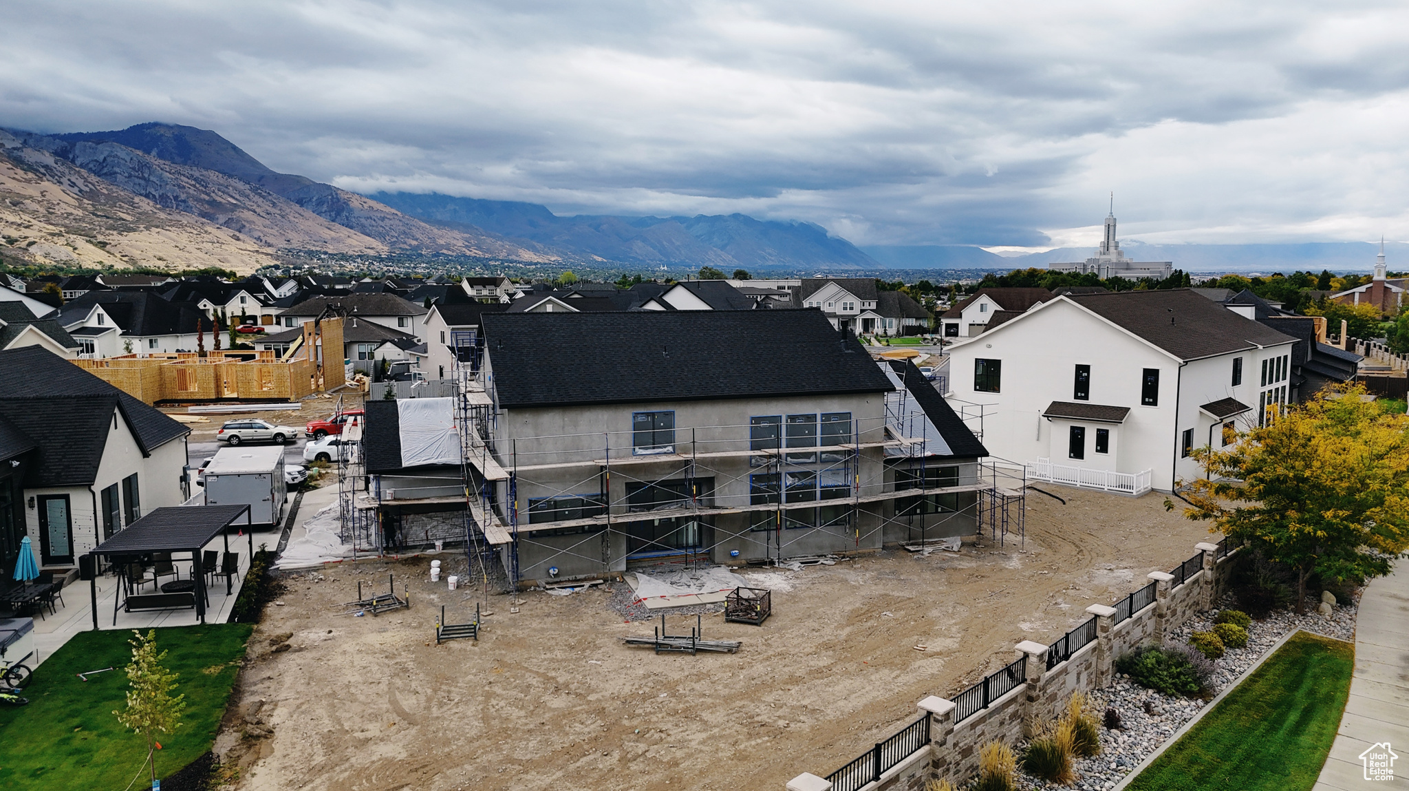 AUTUMN CREST - Residential