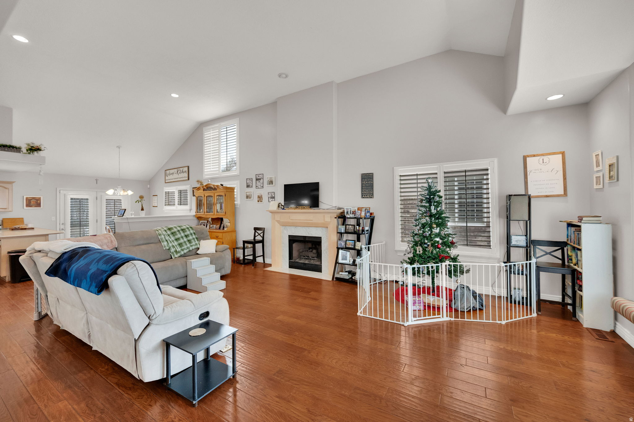 COTTAGE COVE CONDMN - Residential