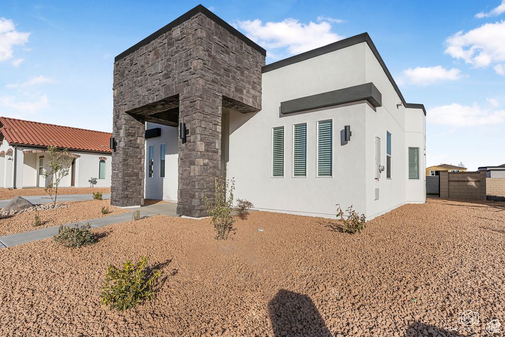 Photo of 486 W GREEN MOUNTAIN DR, Saint George, UT 84790 (MLS # 2118361)