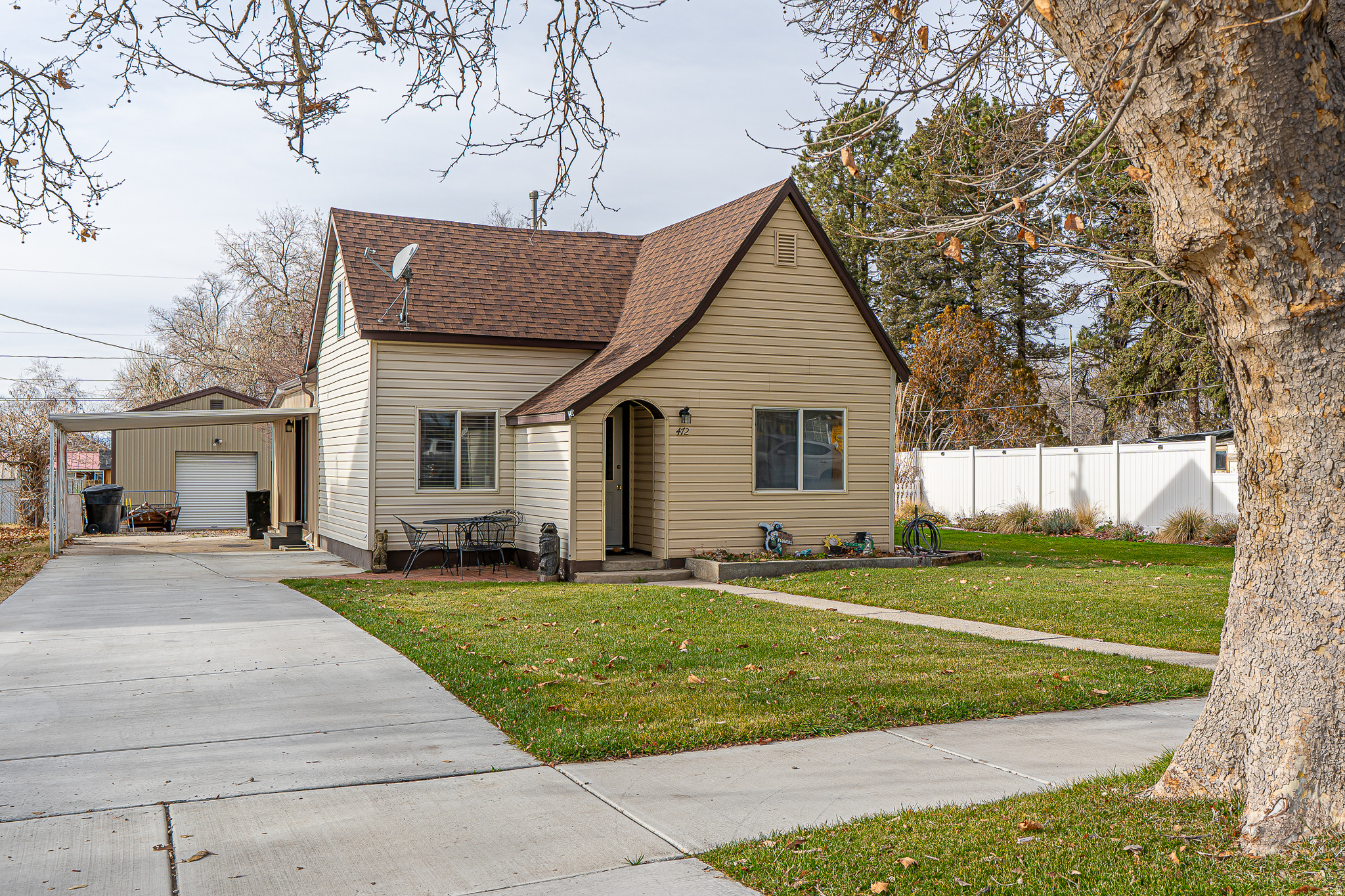 Main image without alt text