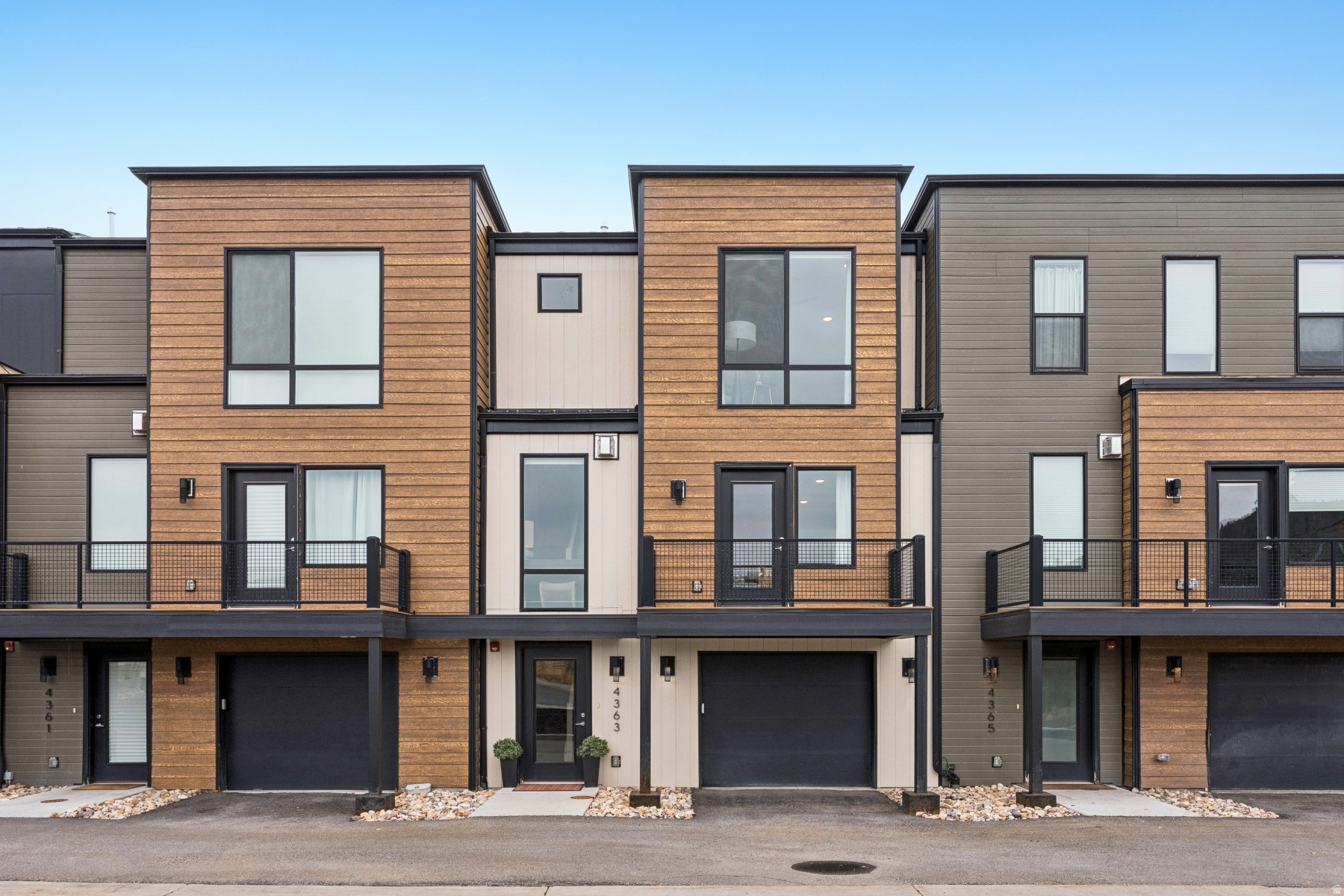 DISCOVERY RIDGE - Residential