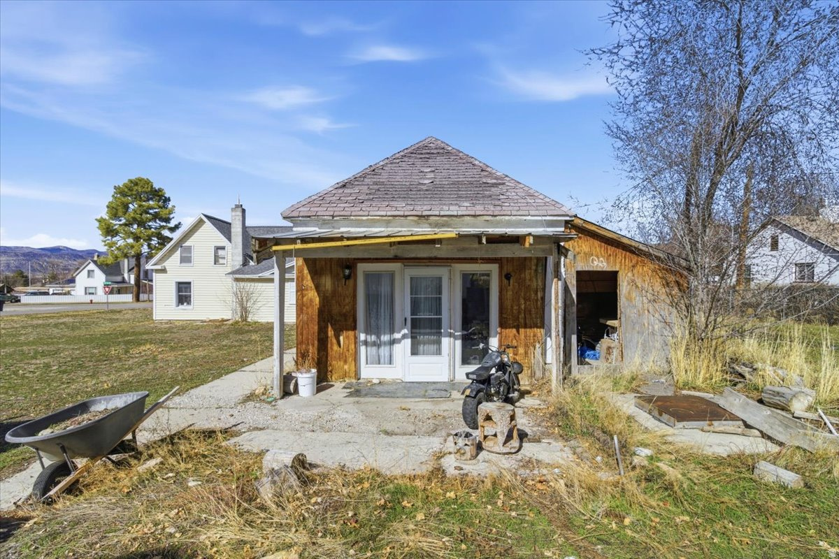 YOUNG PROPERTY - Residential