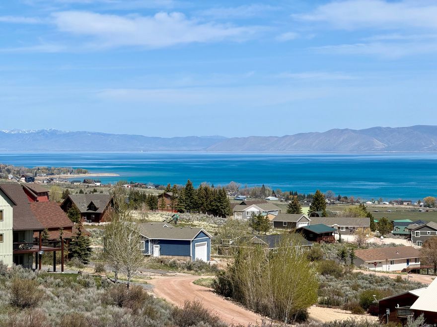 Beautiful building lot in Bear Lake! Located at the end of a cul-de-sac with a beautiful view of the lake!  Short-term rentals not currently restricted in this HOA.  Buy your dream home property and start planning for you vacation, investment or year round residency today!!