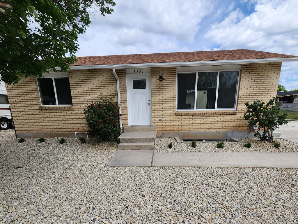 Photo of 4306 W SUN DR, Salt Lake City, UT 84118 (MLS # 2157703)