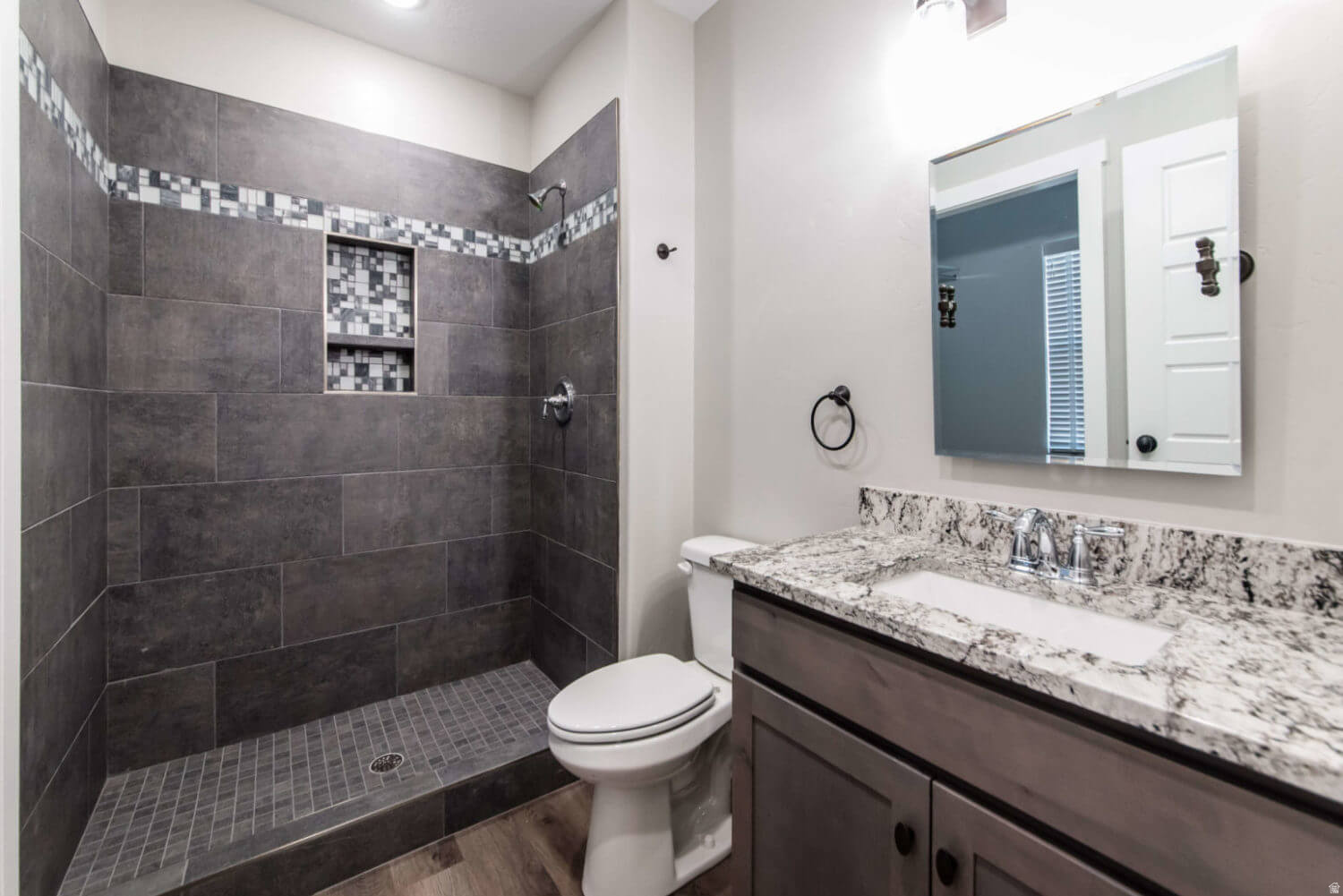 SMILING H - Residential