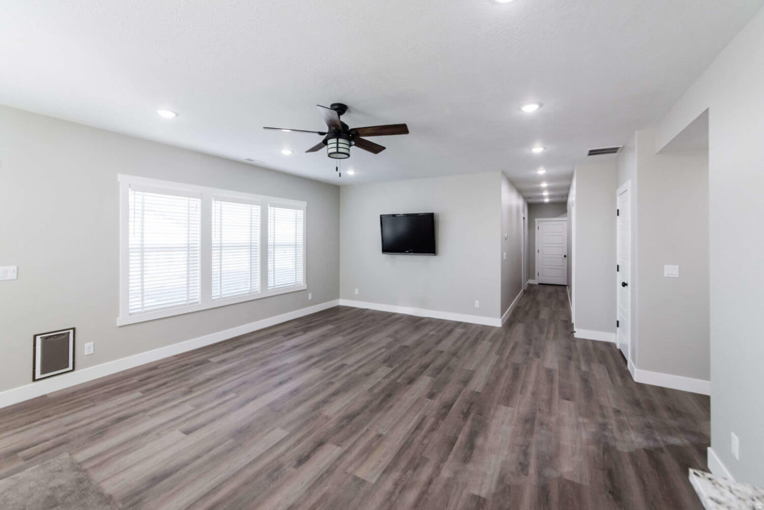 SMILING H - Residential