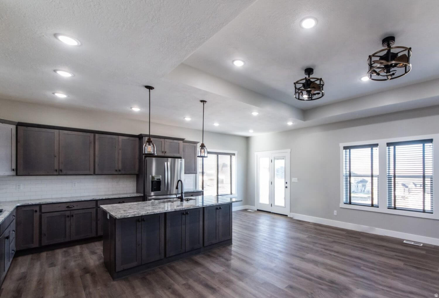 SMILING H - Residential