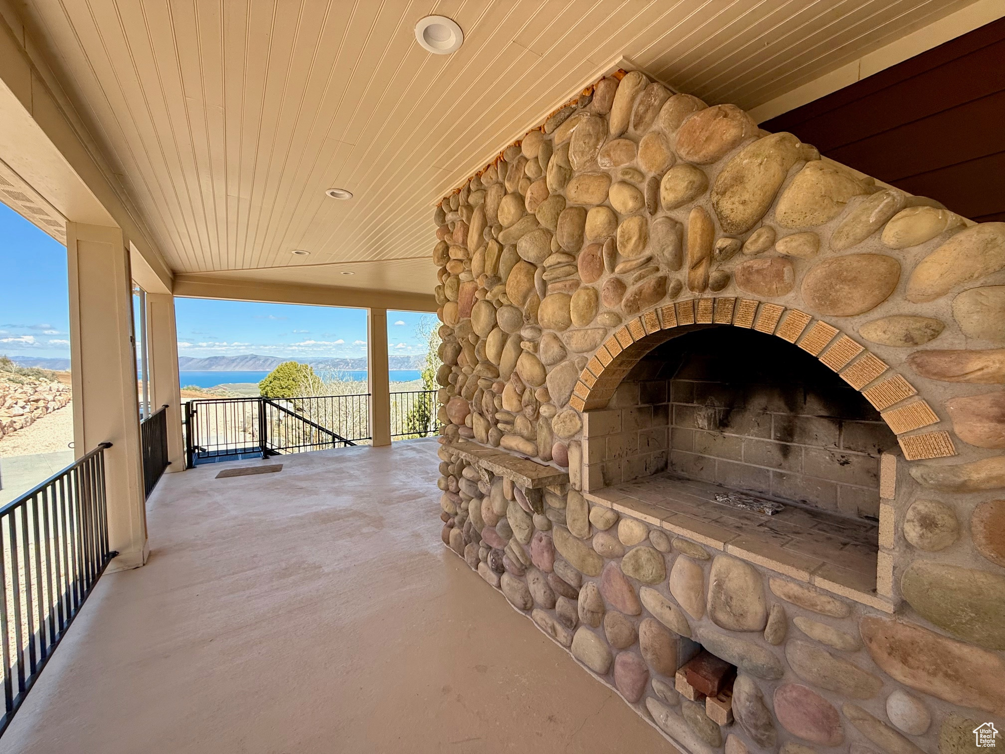3431 S Panorama Dr, Garden City, Utah image 24