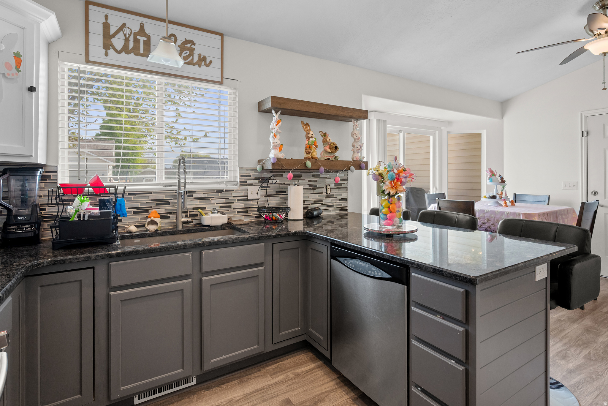 MOUNTAIN VIEW - Residential
