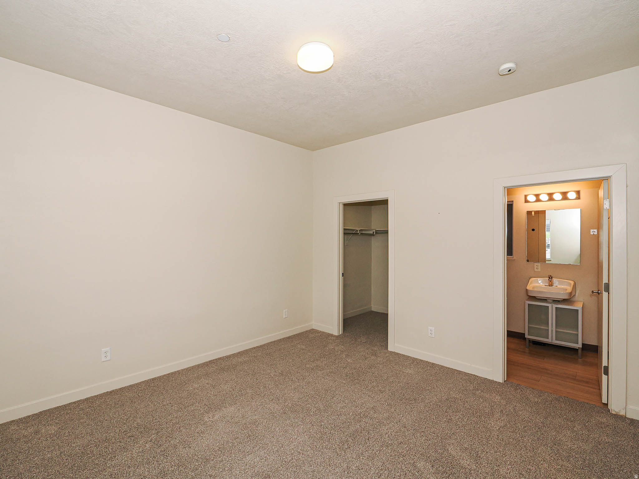 ANGELINAS CORNER - Residential