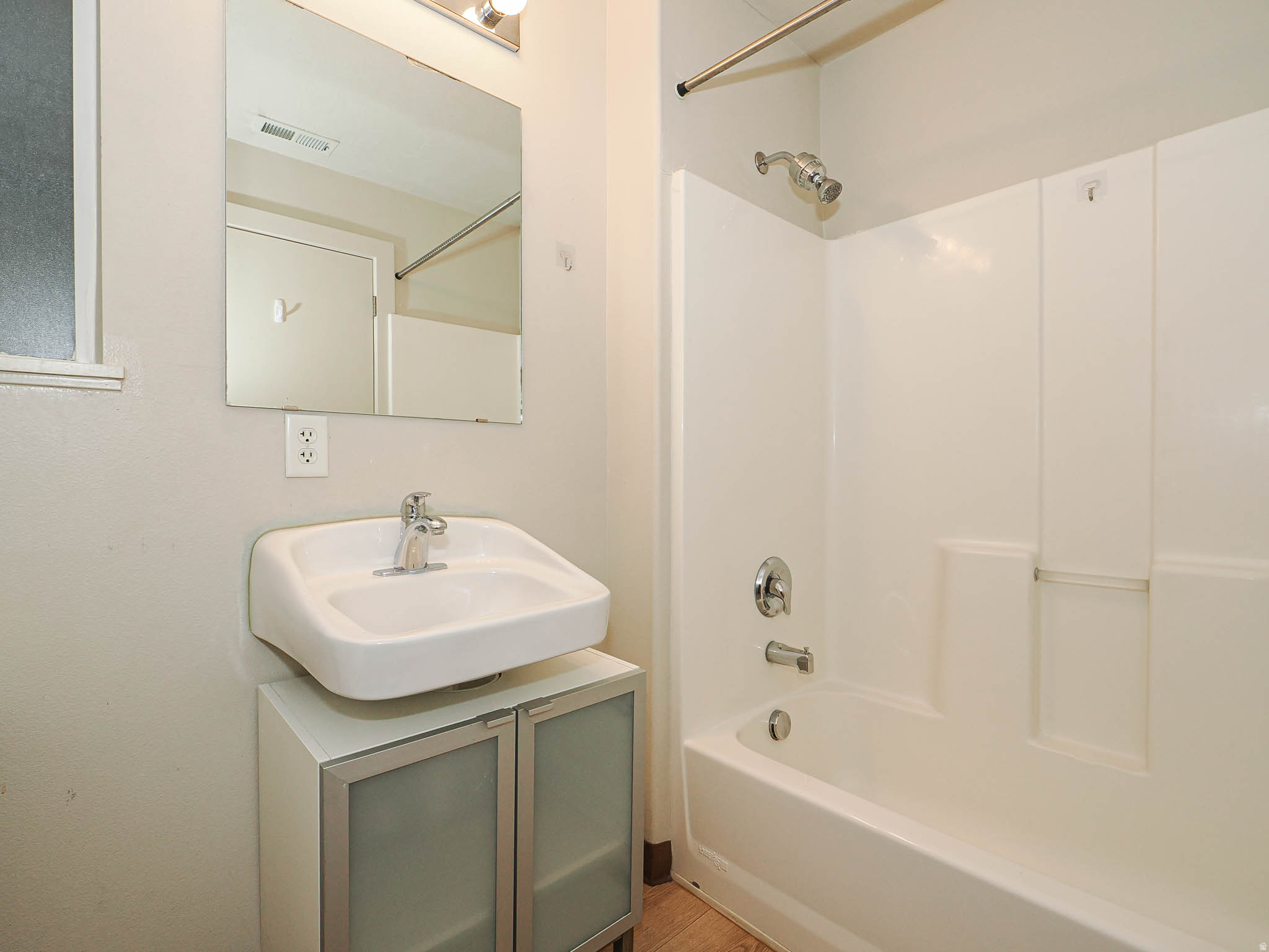 ANGELINAS CORNER - Residential