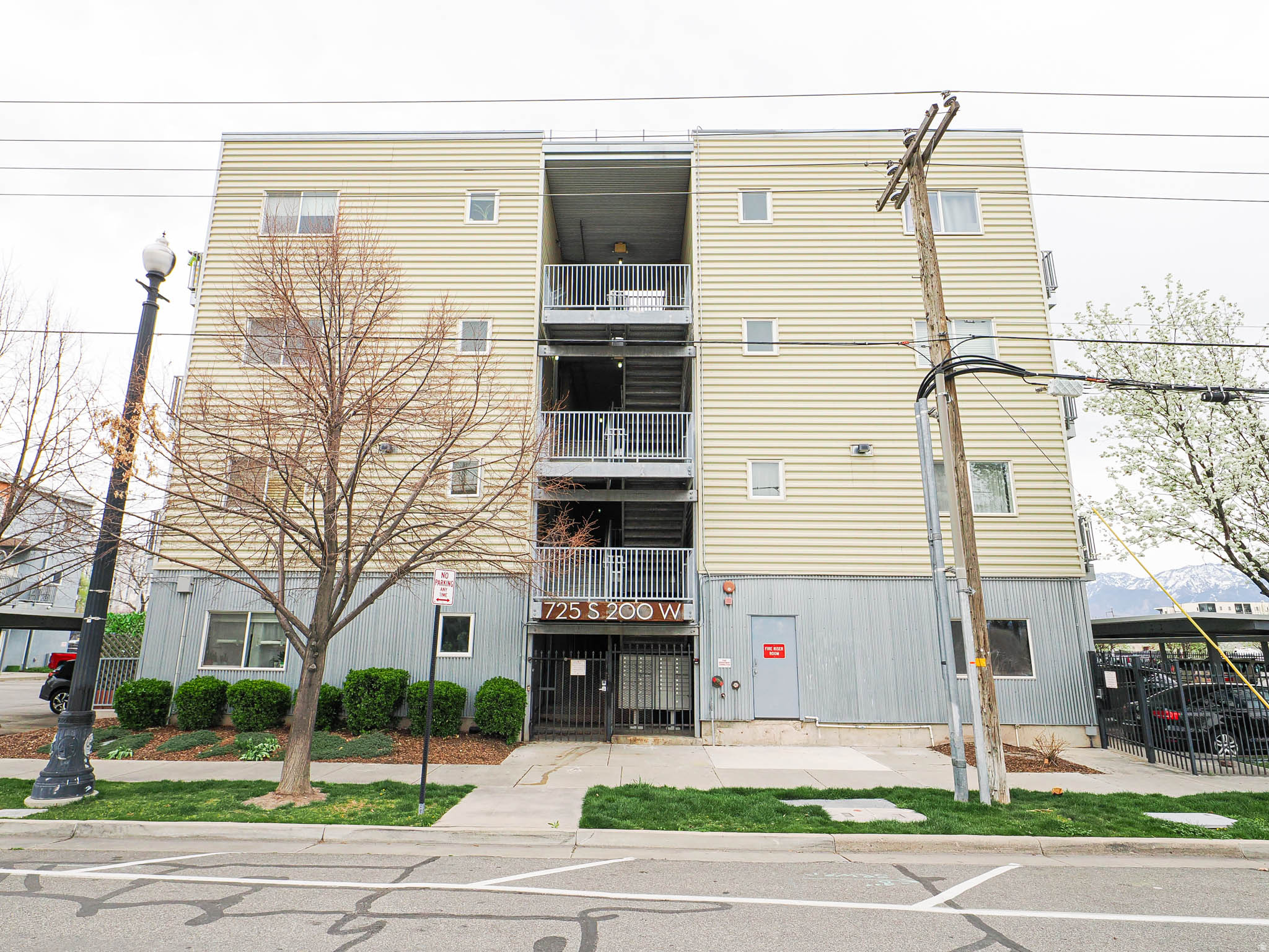 ANGELINAS CORNER - Residential