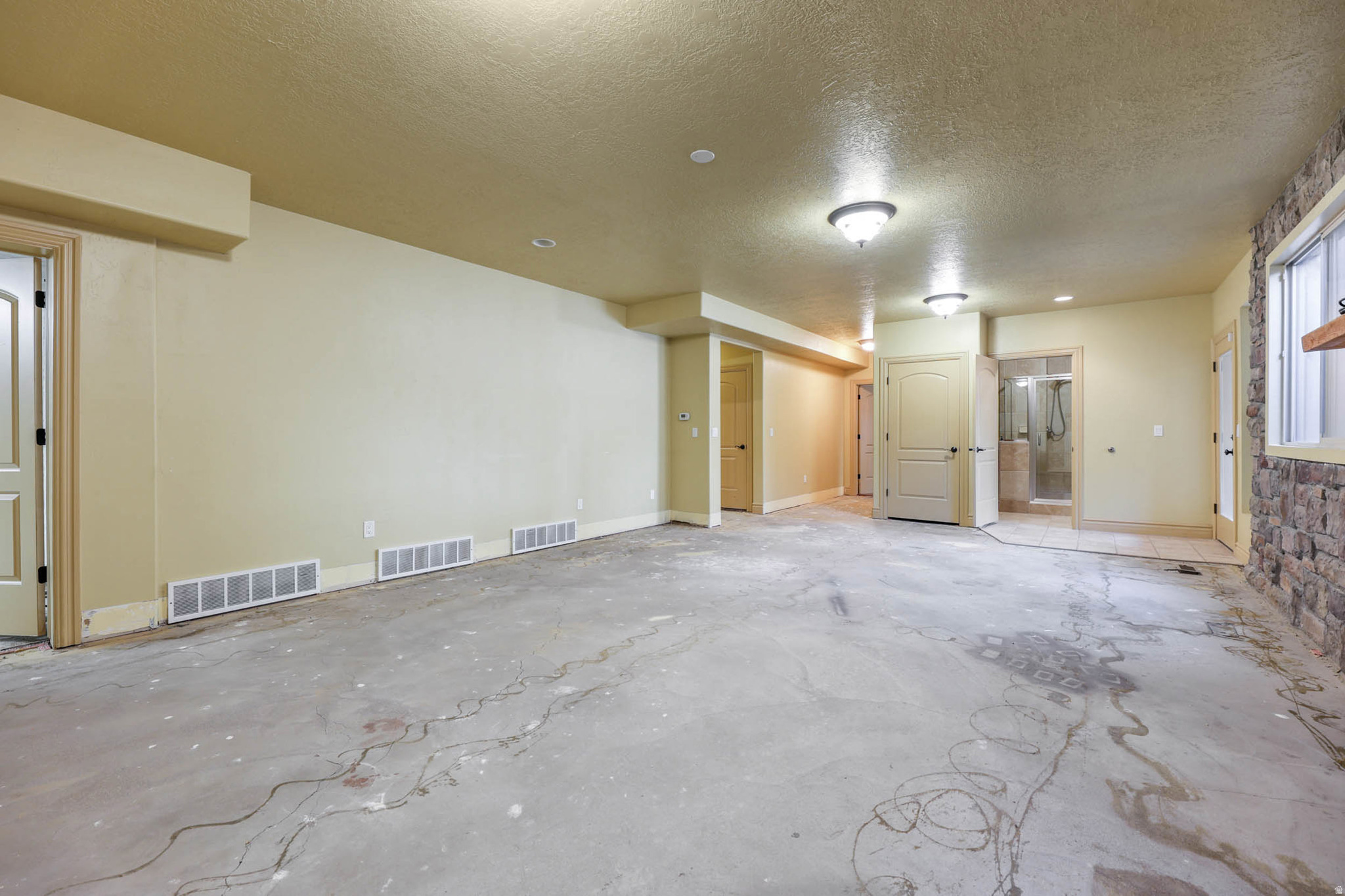 TOLCATE WOODS - Residential