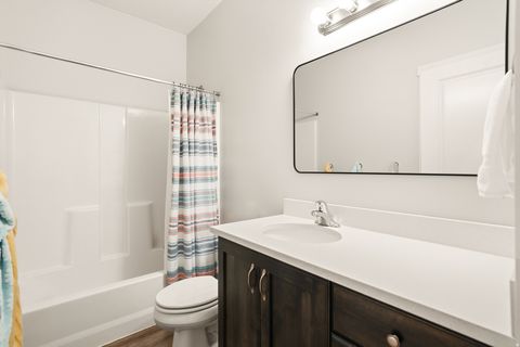 Tiny photo for 1562 E SUNSHINE CIR, Saint George, UT 84790 (MLS # 2158668)