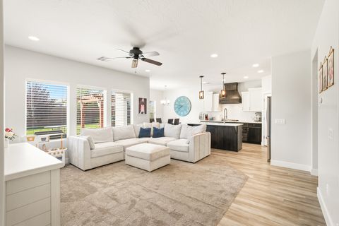 Tiny photo for 1562 E SUNSHINE CIR, Saint George, UT 84790 (MLS # 2158668)