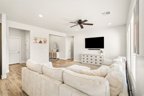 Tiny photo for 1562 E SUNSHINE CIR, Saint George, UT 84790 (MLS # 2158668)