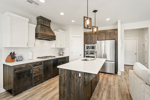 Tiny photo for 1562 E SUNSHINE CIR, Saint George, UT 84790 (MLS # 2158668)