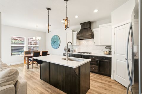 Tiny photo for 1562 E SUNSHINE CIR, Saint George, UT 84790 (MLS # 2158668)