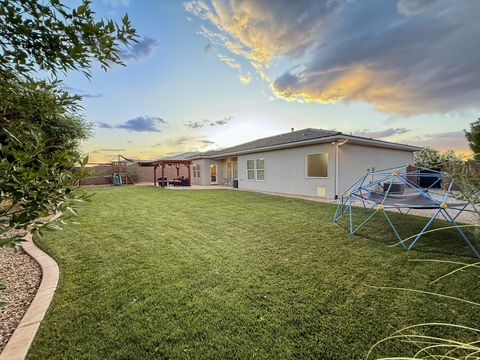 Tiny photo for 1562 E SUNSHINE CIR, Saint George, UT 84790 (MLS # 2158668)