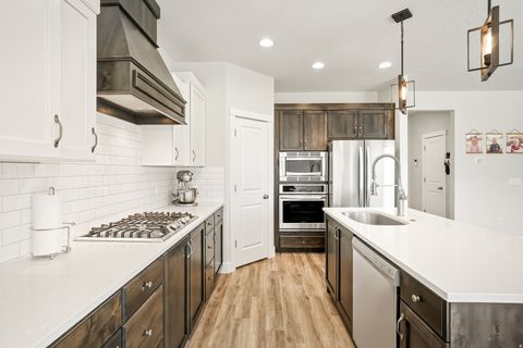 Tiny photo for 1562 E SUNSHINE CIR, Saint George, UT 84790 (MLS # 2158668)
