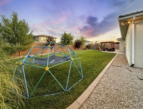 Tiny photo for 1562 E SUNSHINE CIR, Saint George, UT 84790 (MLS # 2158668)
