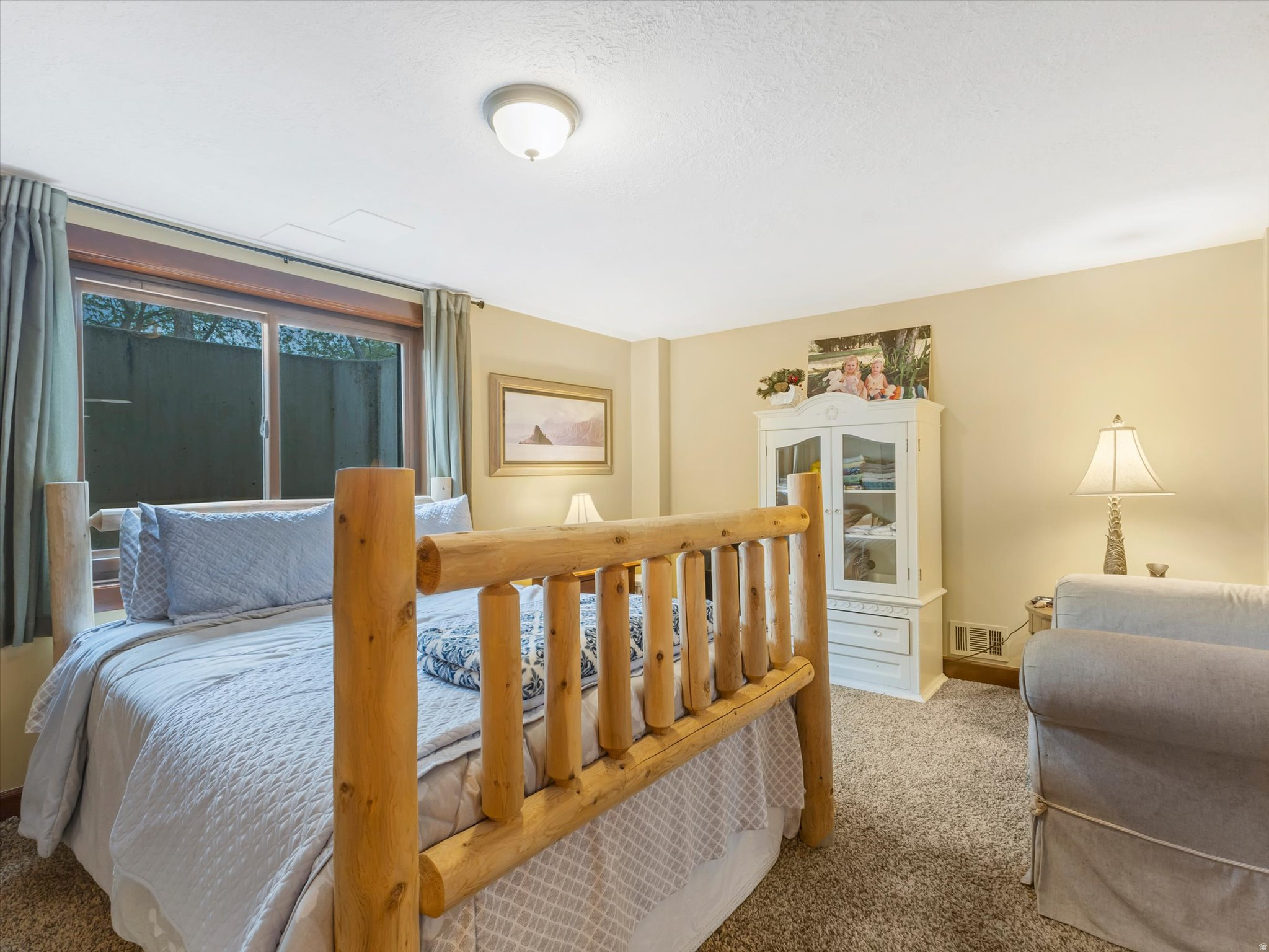 EMIGRATION PLACE - Residential